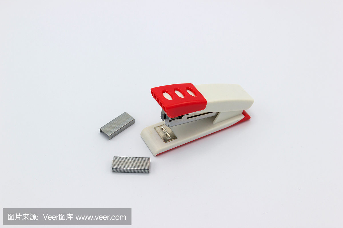 粉色订书机和纸